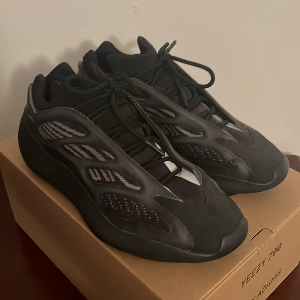 Yeezy 700 v3 “Alvah”